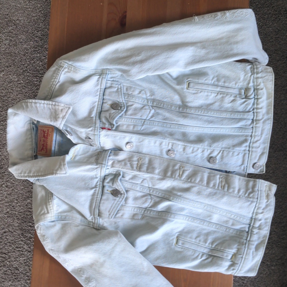 Levi's original trucker jacket floral embroidered sleeve size Large